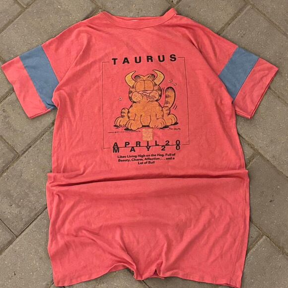 Zodiac Men's Red and Pink T-shirt - Picture 1 of 4